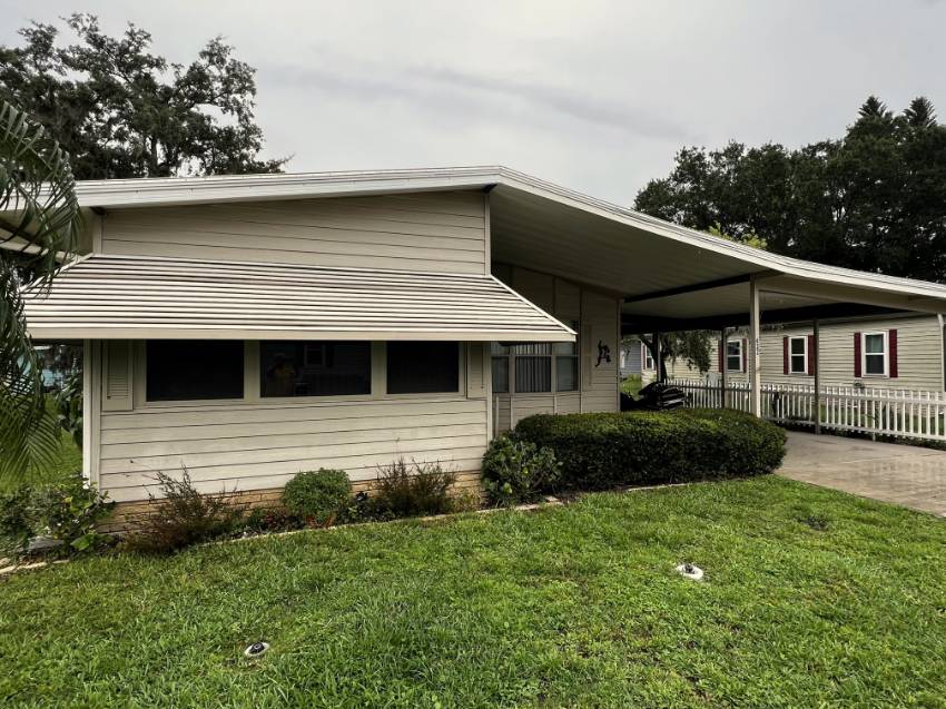 Winter Haven, FL Mobile Home for Sale located at 622 Century Drive Swiss Golf & Tennis